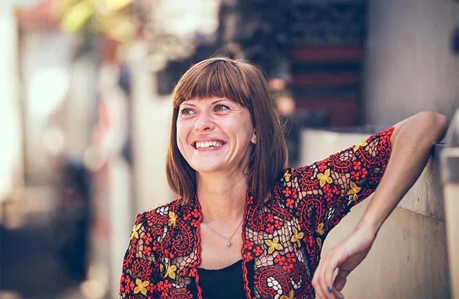 Haarausfall bei Frauen in den Wechseljahren: Eine gewinnbare Herausforderung